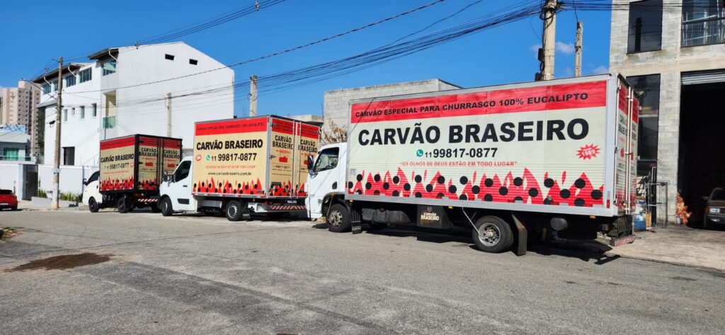 Frota de caminhões do Carvão Braseiro