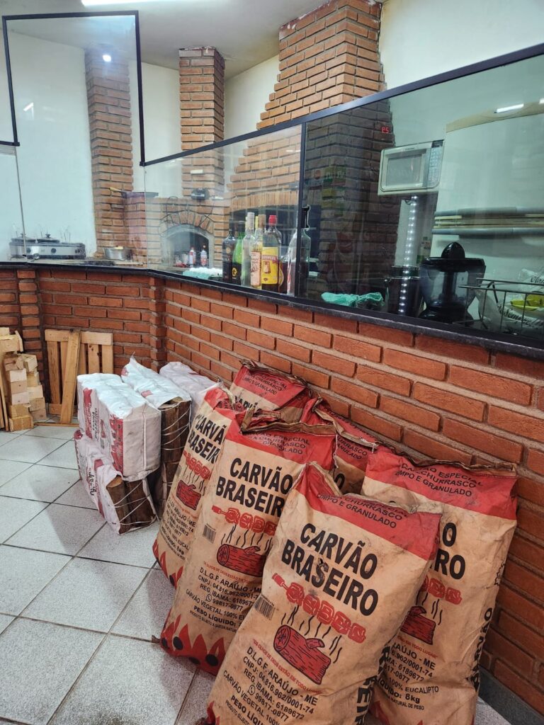 Sacos de Carvão Braseiro em restaurante